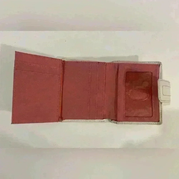 Fossil Women’s 
Logan Mini Multifunction Leather White‎ Wallet - Picture 10 of 12